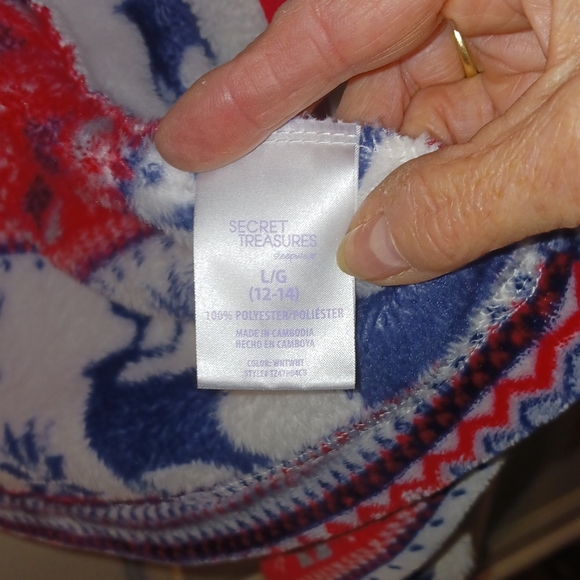 Secret Treasures Red and white Robe with Hood. Very soft. Size L (12-14) - Picture 7 of 9